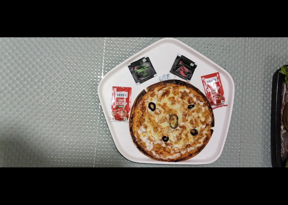 CHICKEN KEEMA PIZZA